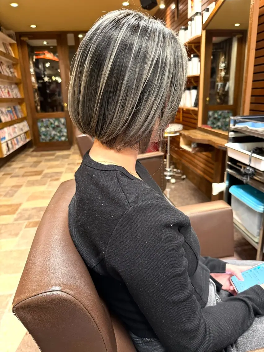 ⭐️ 【ケアブリーチ】白髪ぼかしハイライト＋トリートメントの写真