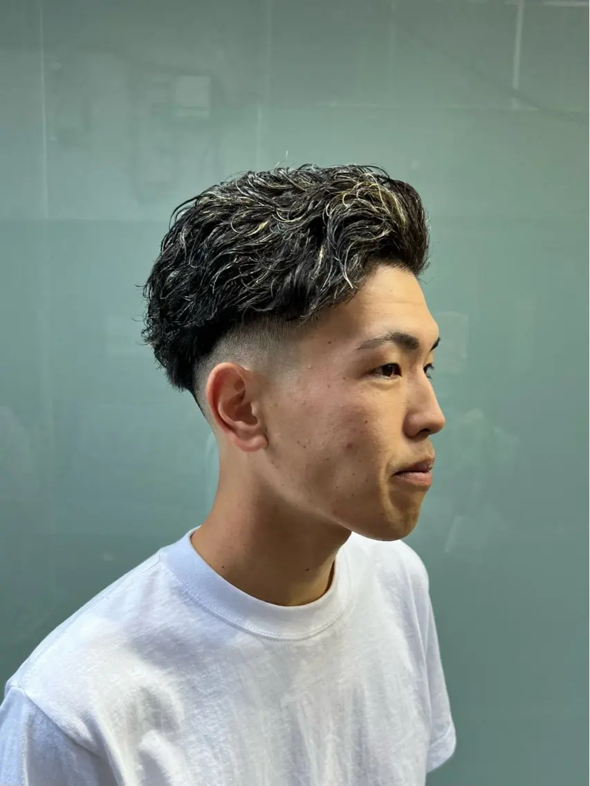 ショート カラー パーマ メンズ 豊崎 佑輔のヘアスタイル