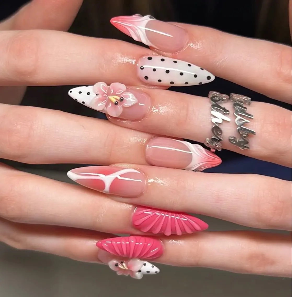 ネイル キラキラネイル 韓国ネイル ロングネイル シンプルネイル ワンホンネイル ハンドネイル Rina Nail.Novaのネイルデザイン
