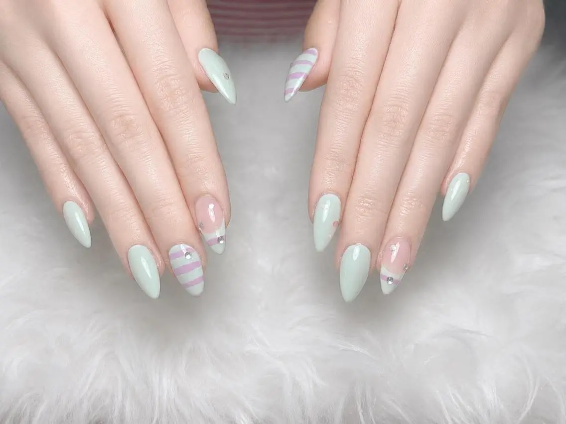 ネイル アートネイル フレンチネイル キラキラネイル 韓国ネイル ロングネイル Mika Nails 心斎橋のネイルデザイン