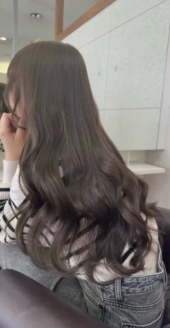 カラー Hip's eyes meiのヘアスタイル
