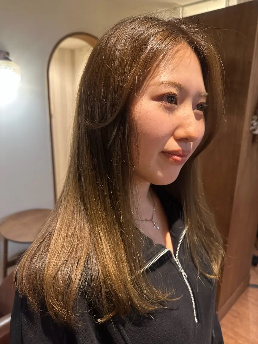 セミロング かつやま めいのヘアスタイル