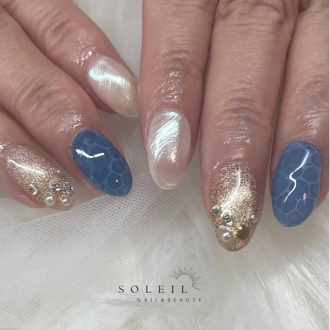 ネイル ブルー ゴールド 夏ネイル ホワイト ハンドネイル SOLEILnail &beautyのエステ・リラクイメージ