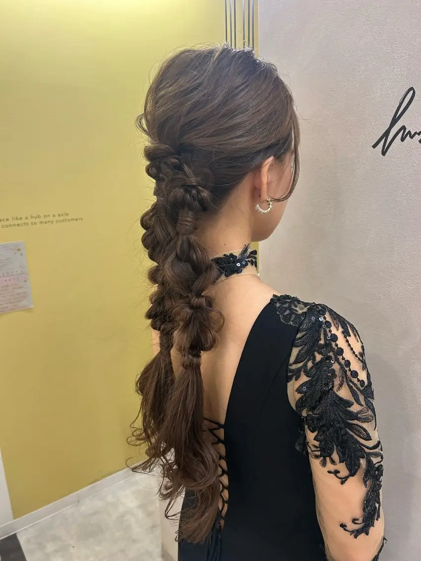 ヘアセット＊結婚式やライブなど可愛くヘアアレンジします♡ #韓国ヘア #カチモリヘア #ツイン編み下ろしの写真