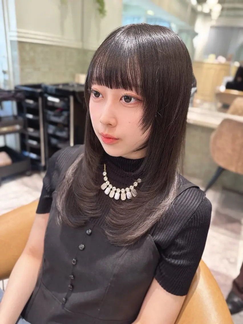 セミロング カラー ベージュカラー 黒髪 ブリーチ ブルーカラー ブルーブラック カット ヘアカラー トリートメント 木屋元一/透明感 /前髪/レイヤーのヘアスタイル