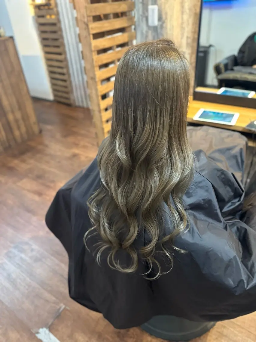 ロング カラー グレージュ カット ヘアカラー トリートメント Luzir⭐︎ GEN⭐︎のヘアスタイル