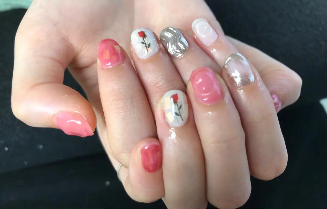 ネイル ニュアンスネイル 赤色 ハンドネイル Mana‪ ‪·͜· ❤︎‬のネイルデザイン