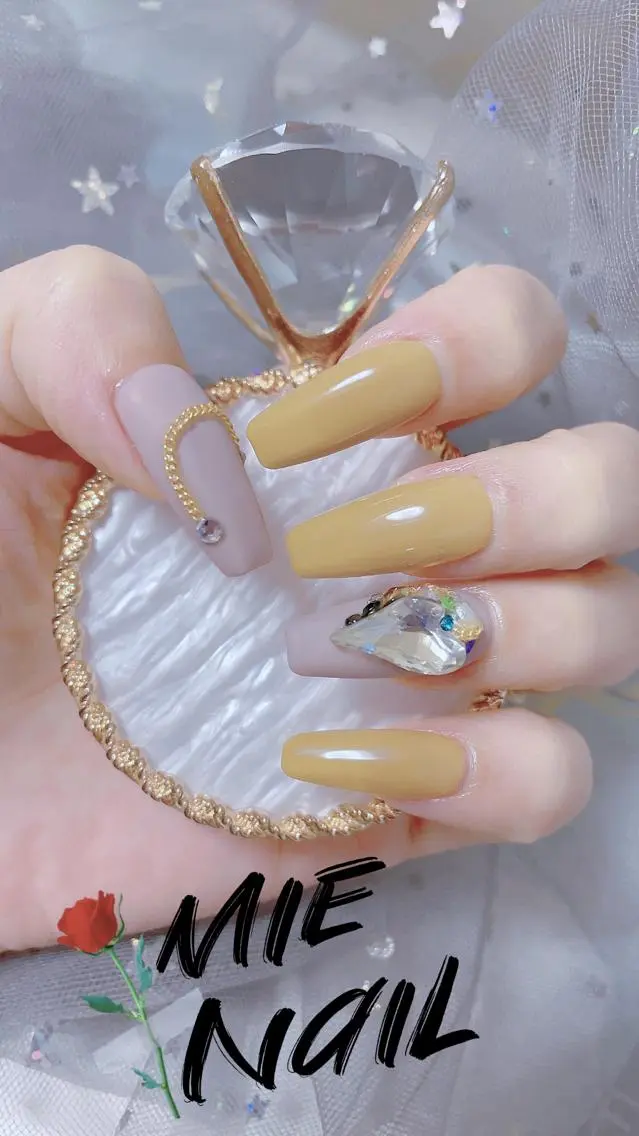 10本チップ長さ出し6本アート、長さLまでMAX+1000円(自爪と同じ感覚、爪の形をこだわる人ぜひ一度お試しください)の写真