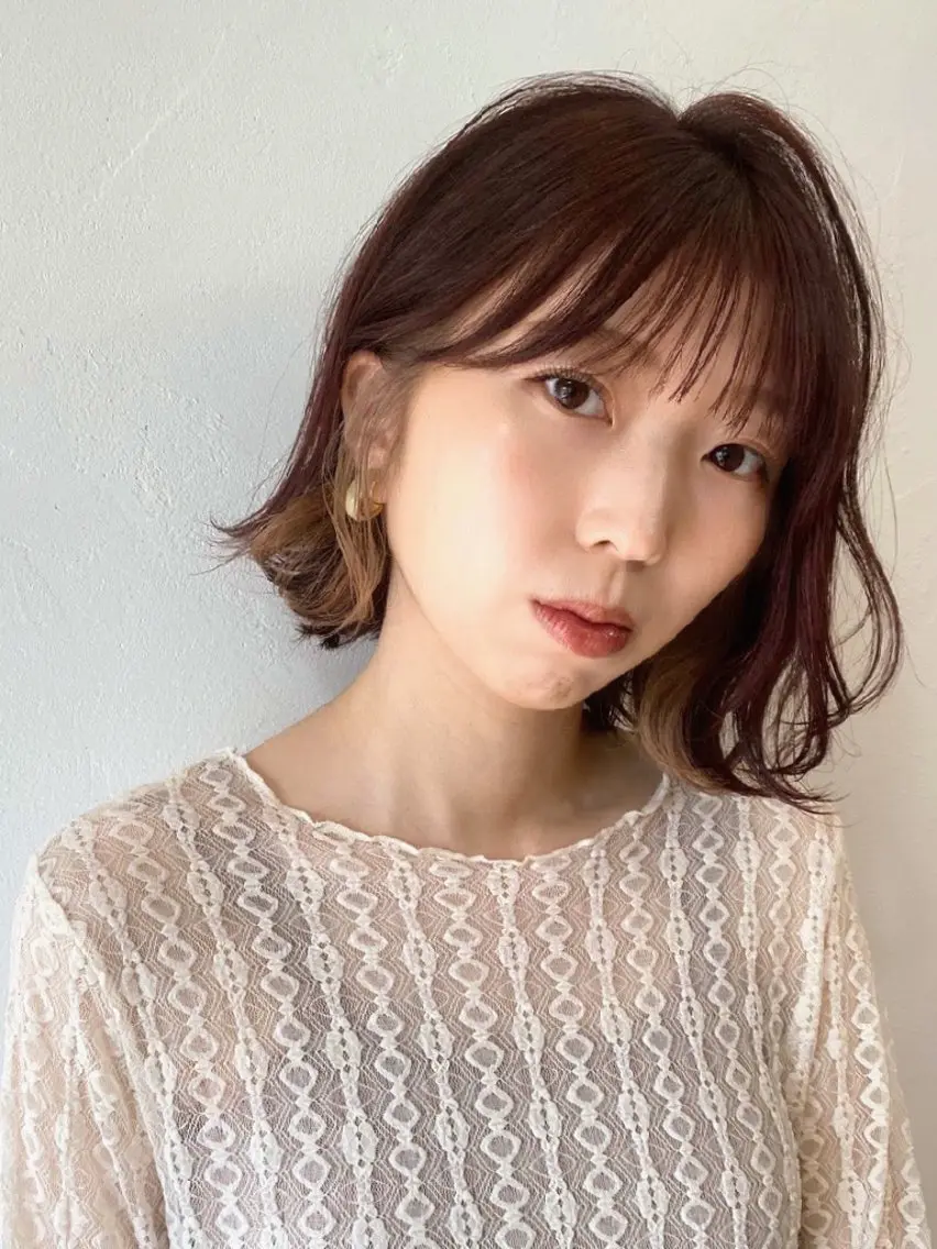 ミディアム カット ヘアカラー Nina by Babyloneのヘアスタイル