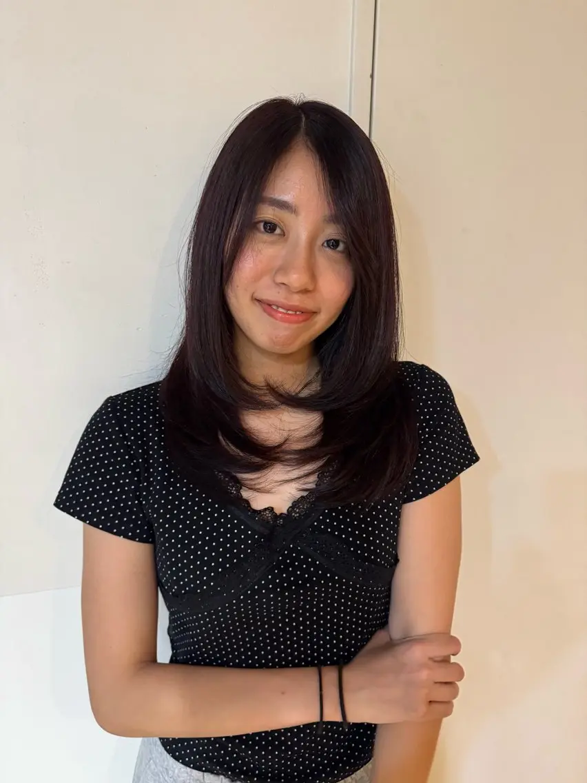 セミロング ななほ⌇レイヤー カット⌇透明感カラーのヘアスタイル