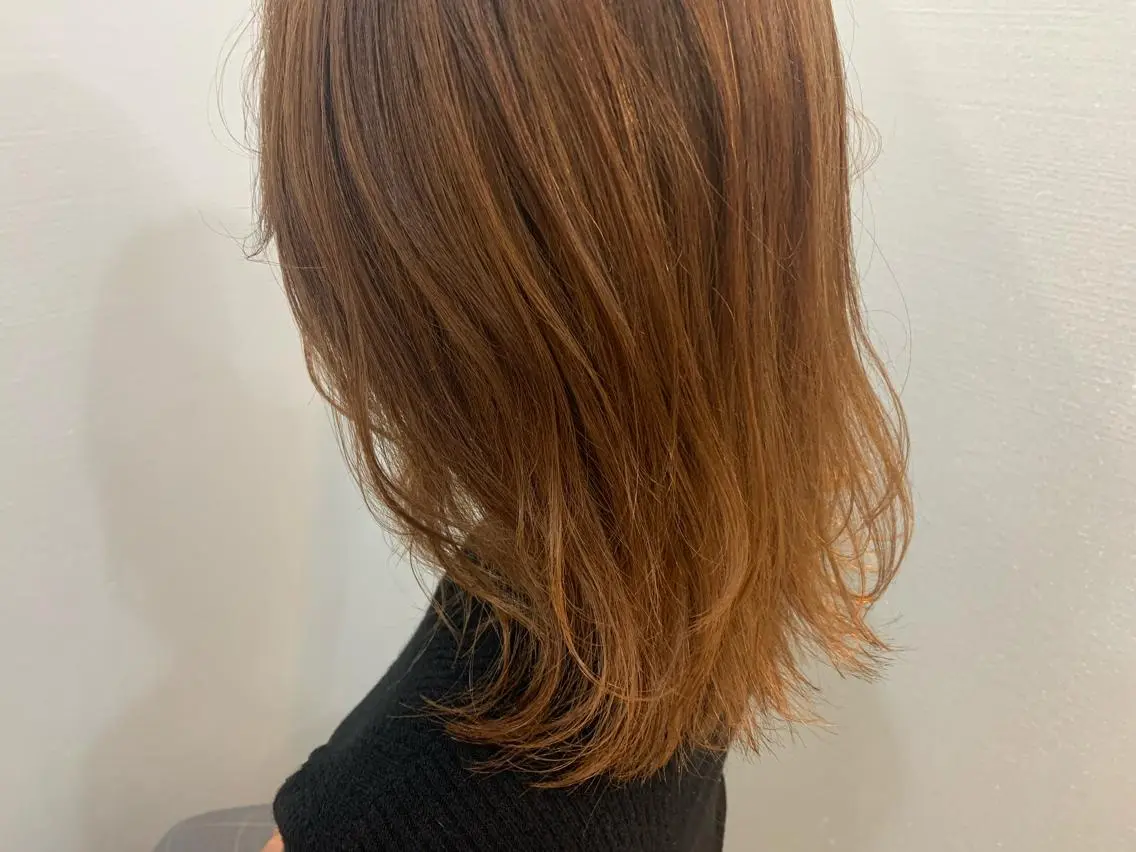 セミロング カラー ハイライトカラー オレンジ ハイライト カット ヘアカラー 【Uneユヌ】菊地 春那のヘアスタイル