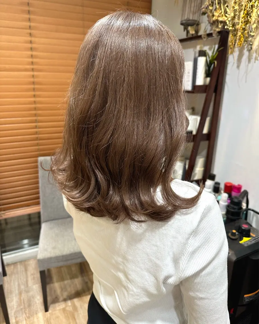 セミロング カラー ベージュカラー ブリーチ ダブルカラー 宇都 唯のヘアスタイル