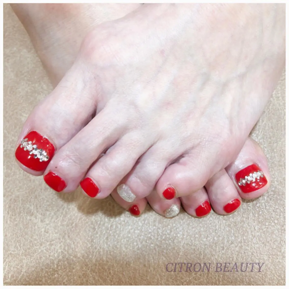 ネイル ゴージャス 赤色 ストーンネイル CITRON NAIL💅練習生のネイルデザイン