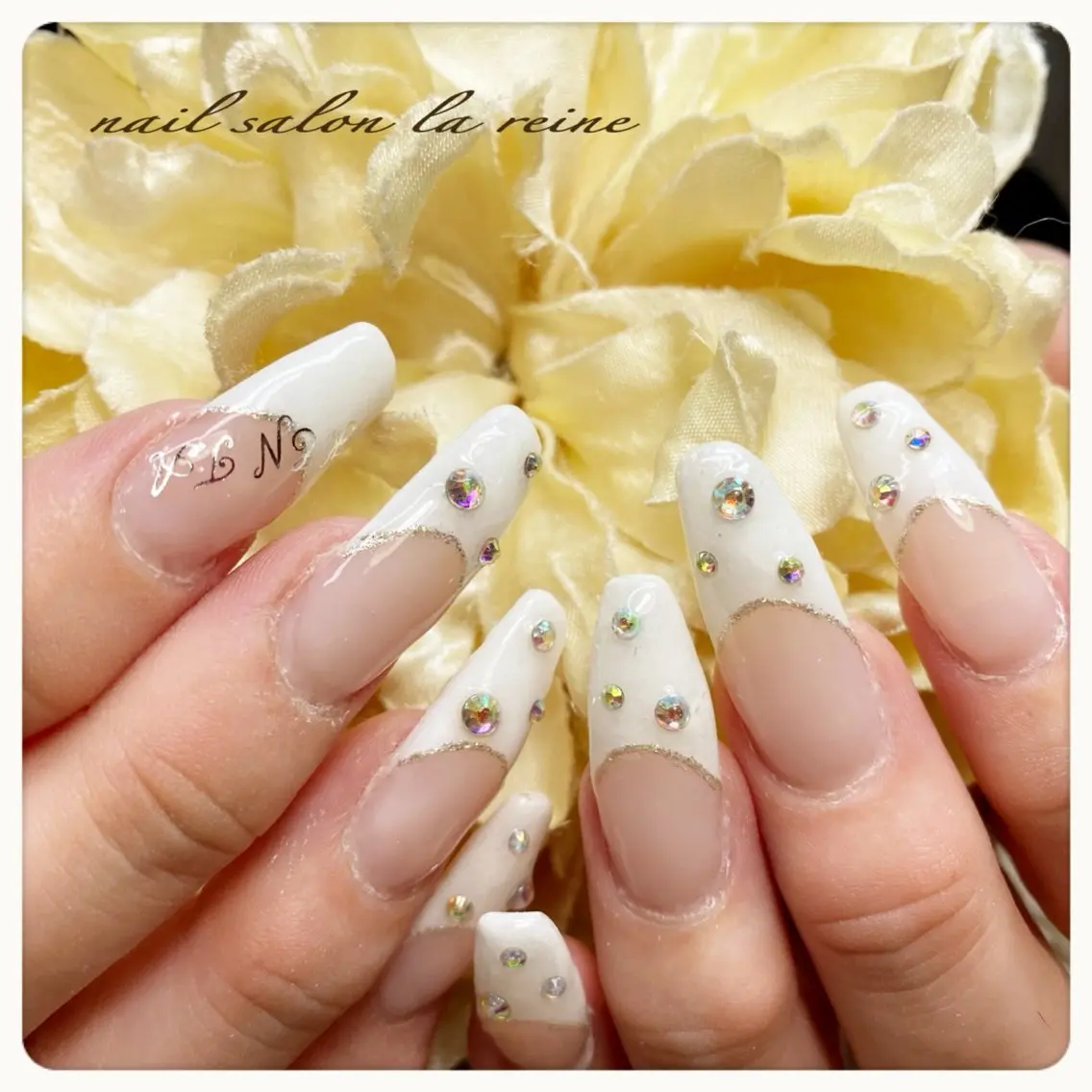 ネイル フレンチネイル ストーンネイル nail salon la reineのネイルデザイン