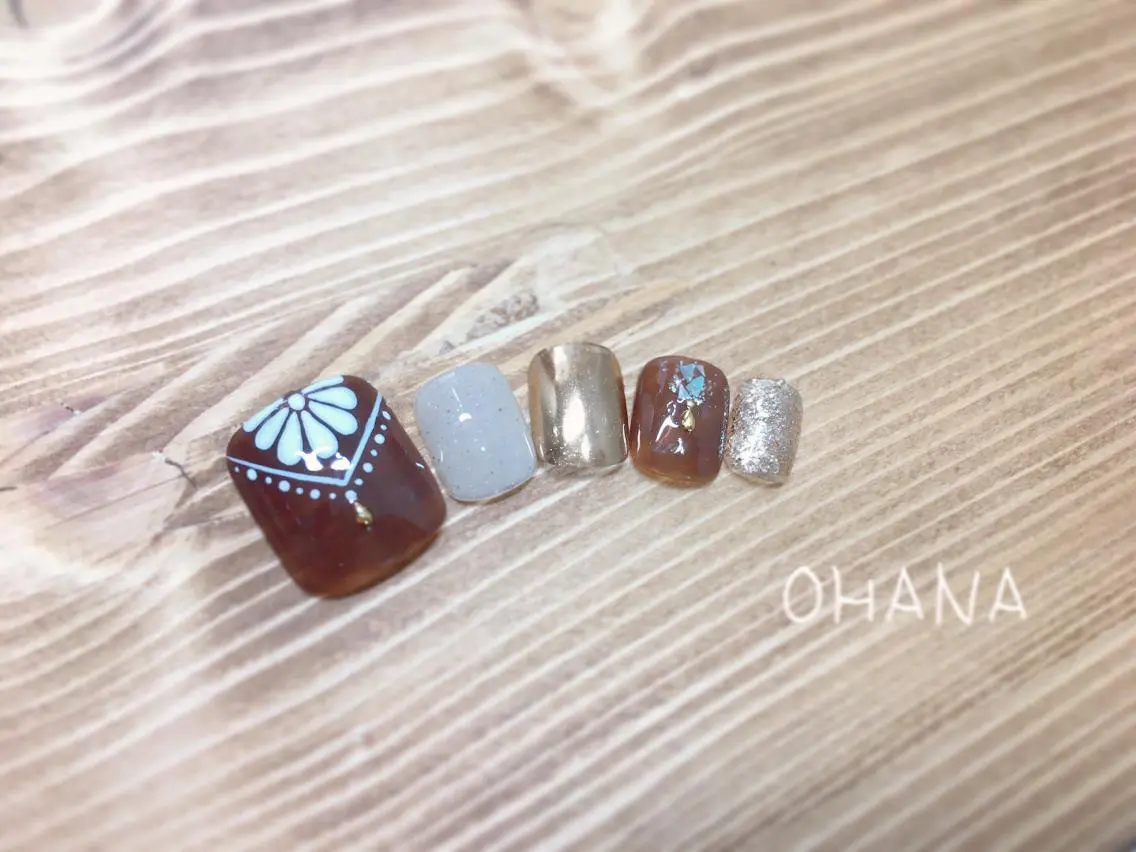 ネイル フットネイル ミラーネイル ニュアンスネイル ショートネイル 冬ネイル nailroom OHANA🌴のネイルデザイン