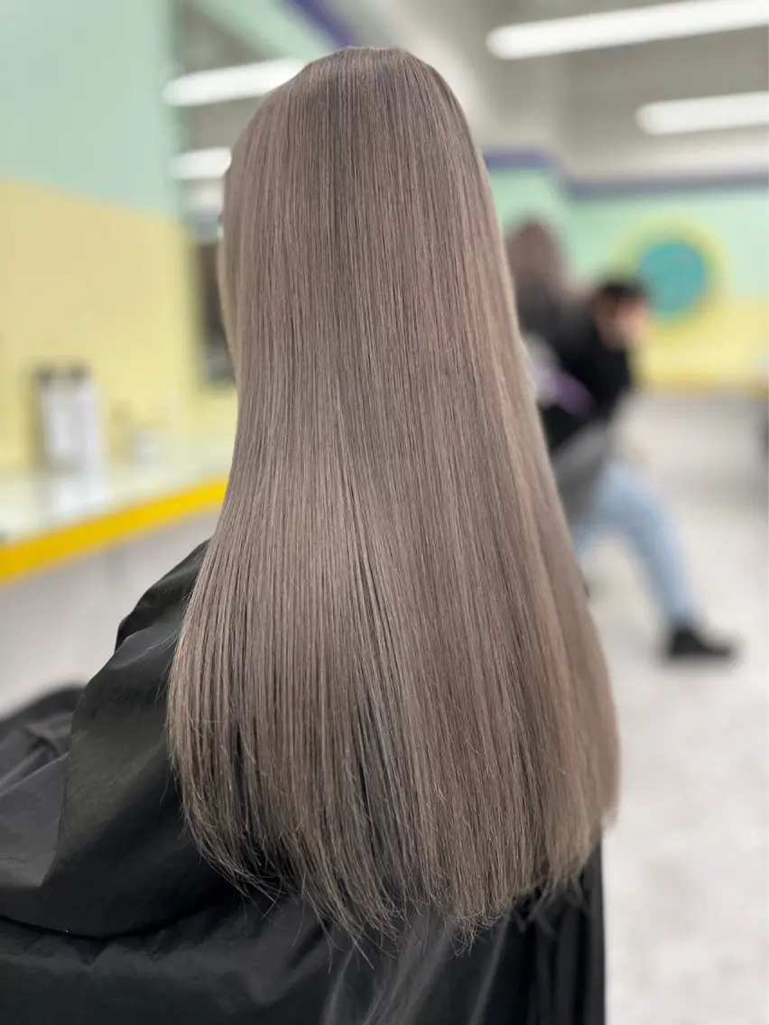 ロング カラー ハイトーンカラー 🦄レイヤーカットのヘアスタイル