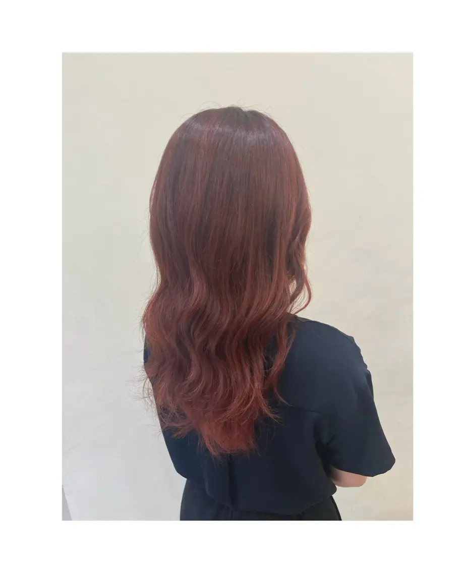 カラー 新嵩 真理のヘアスタイル