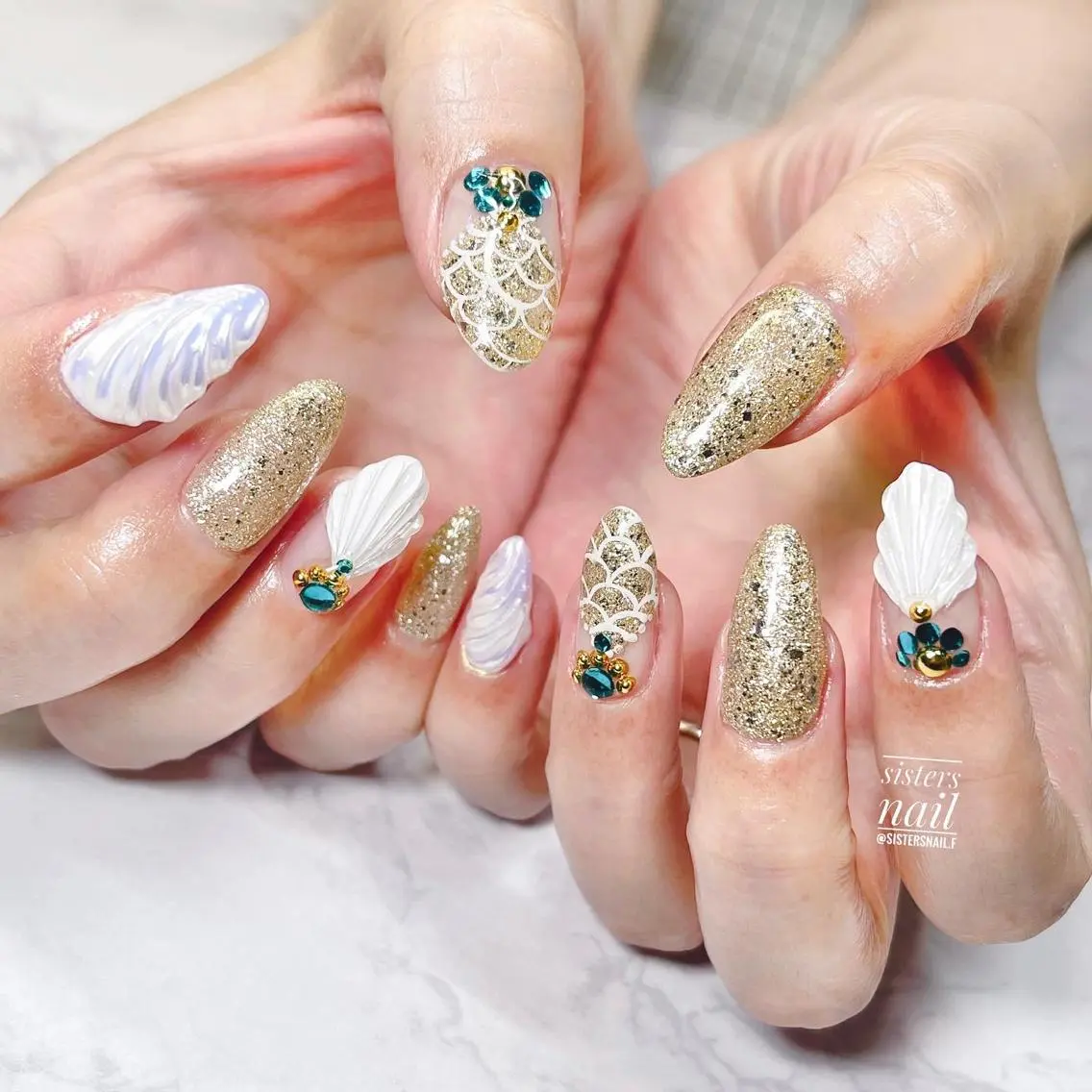 ネイル アートネイル フレンチネイル ゴールド キラキラネイル 夏ネイル sisters nail.fのネイルデザイン