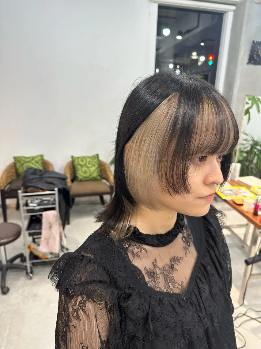 ミディアム カラー ベージュカラー 顔周りカット ウルフカット カット ヘアカラー カイリ /レイヤーカットのヘアスタイル