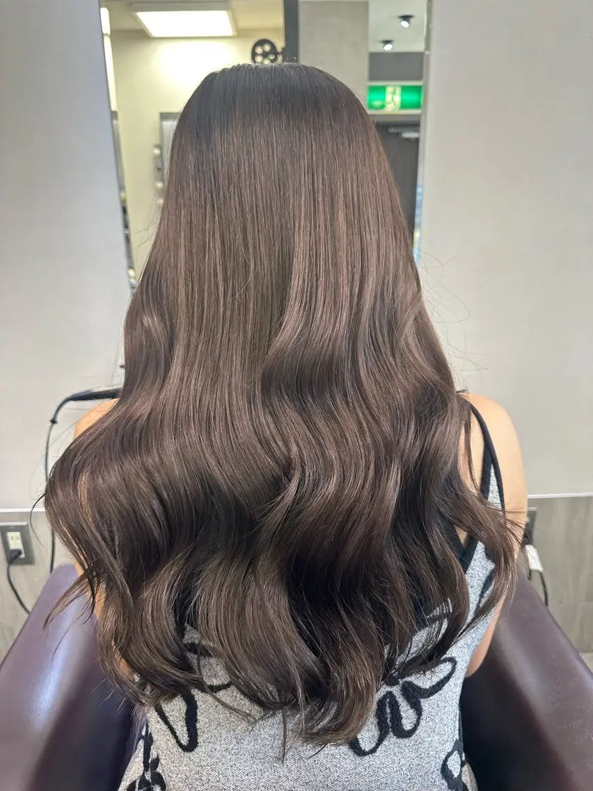 カラー ベージュカラー AIRI layer cut hairのヘアスタイル