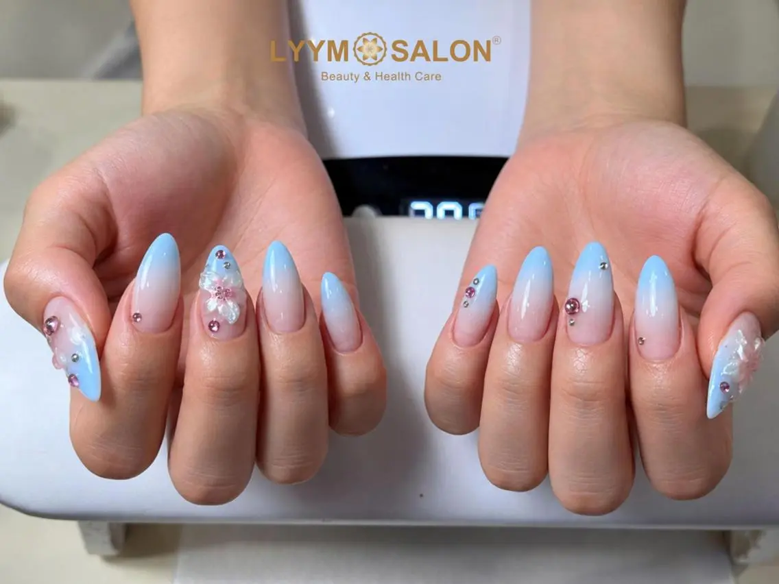 ネイル フラワーネイル グラデーション 韓国ネイル 水色 ワンホンネイル ハンドネイル LYYM Salonのネイルデザイン