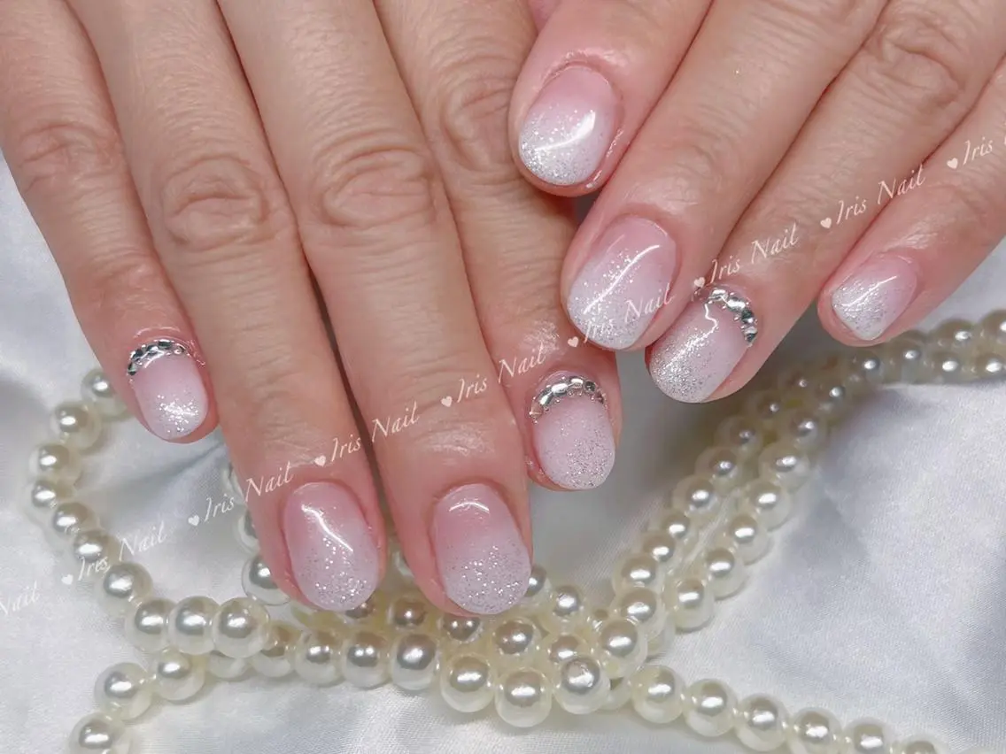 ネイル グラデーション ハンドネイル ハンドケア 🍒IRIS Nail🌸のネイルデザイン