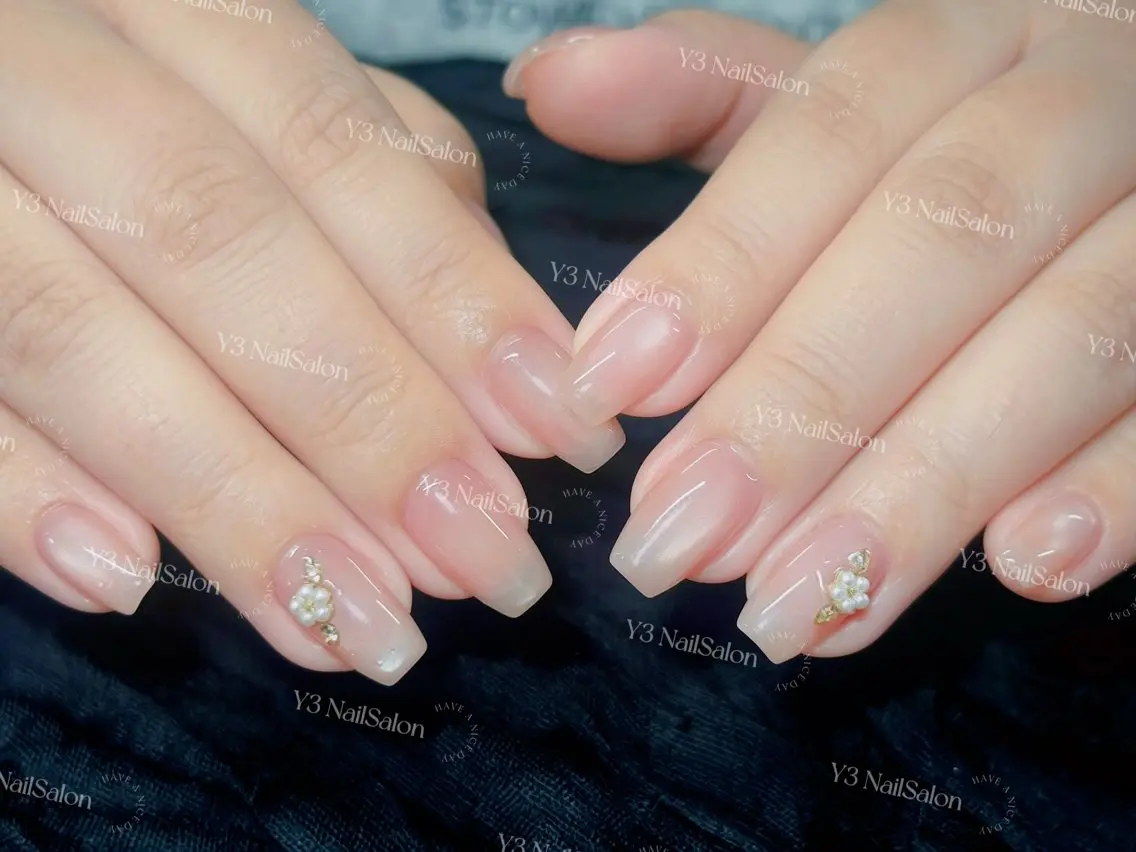 ネイル アートネイル フラワーネイル キラキラネイル ラメ(グリッター) マグネットネイル ハンドネイル Y3 NailSalonのネイルデザイン
