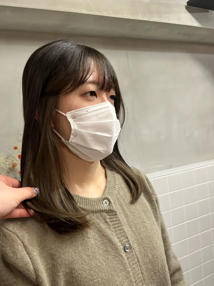セミロング アッシュ アッシュブラウン anon Loemのヘアスタイル