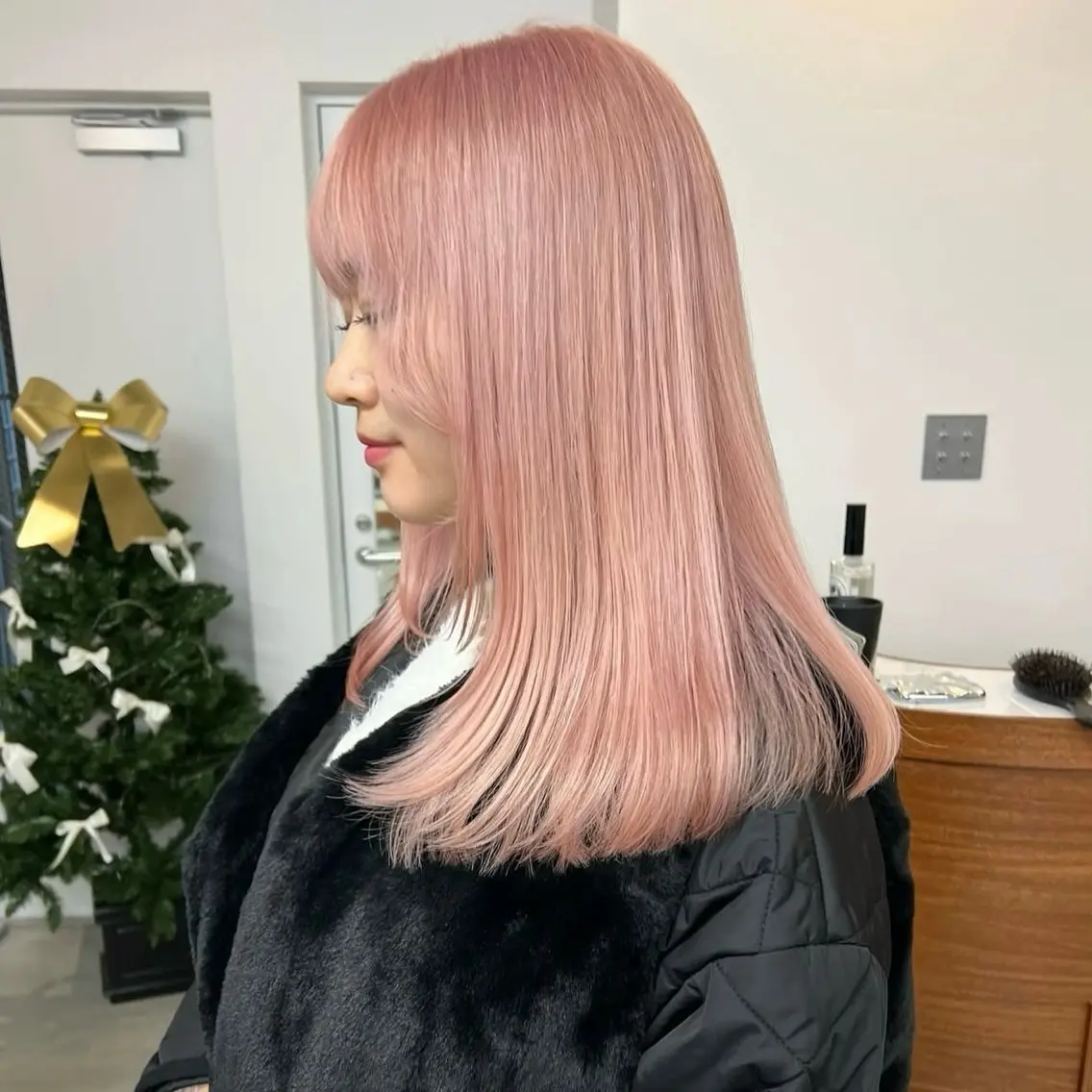 セミロング カラー ピンクカラー ホワイトピンク ヘアカラー カットモデル୨୧大阪 梅田タカシマリナ♡のヘアスタイル