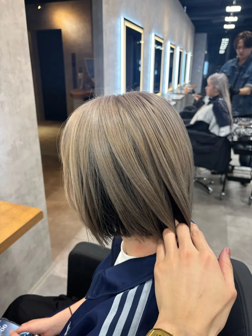ロング カラー パーマ ヘアアレンジ ヘアカラー トリートメント ヘッドスパ ヘアセット 透明感ブリーチカラー 🌈TOMOHIROのヘアスタイル