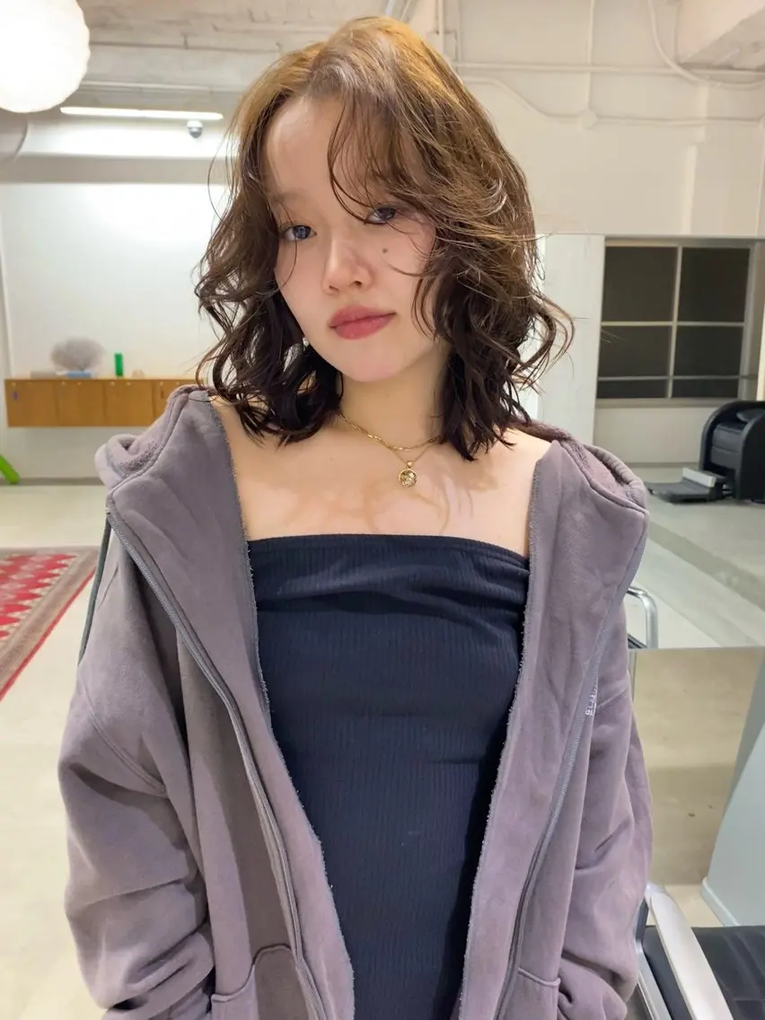 ミディアム カラー 松林 芽依のヘアスタイル