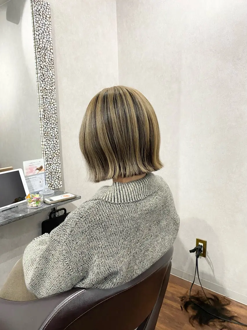 ミディアム カット ヘアカラー ＳＨＩ ＺＵのヘアスタイル
