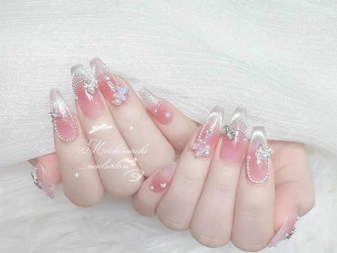 ネイル 長さ出し キラキラネイル 韓国ネイル ロングネイル マグネットネイル ハンドネイル ハンドケア MochiMochi 🎀新宿/長さ出しのネイルデザイン