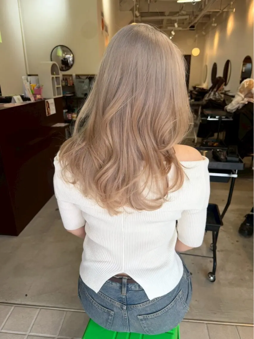 セミロング カラー LUCK ユナのヘアスタイル