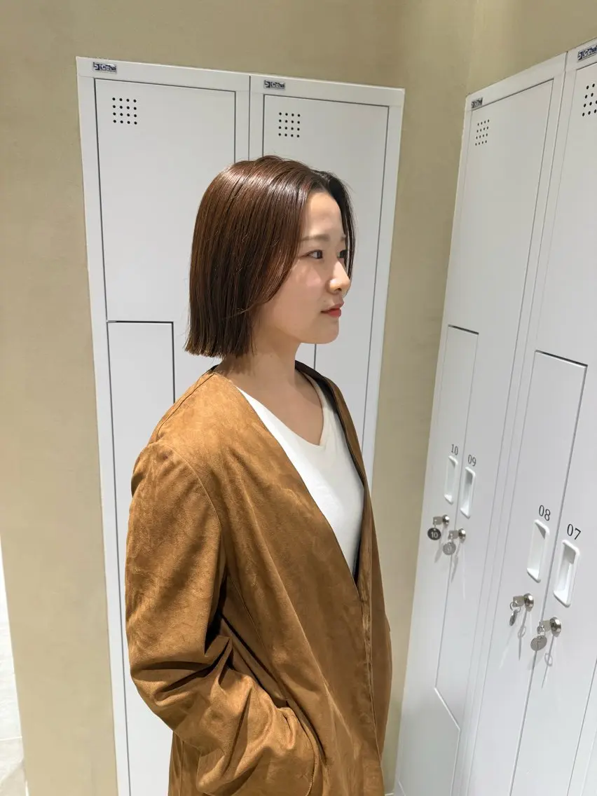 ミディアム カット ヘアカラー くすみベージュカラー 🪻HARUKAのヘアスタイル