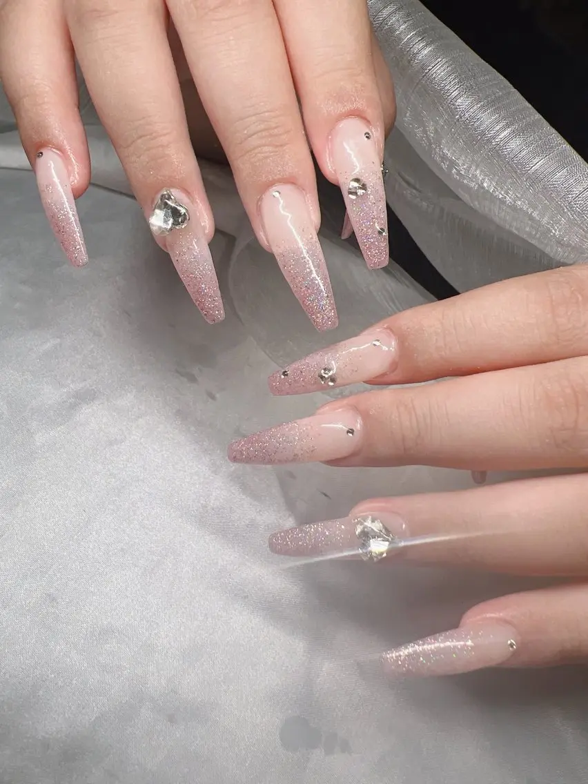 ネイル 長さ出し グラデーション 卒業式 キラキラネイル マグネットネイル ハンドネイル Lee Nailsのネイルデザイン