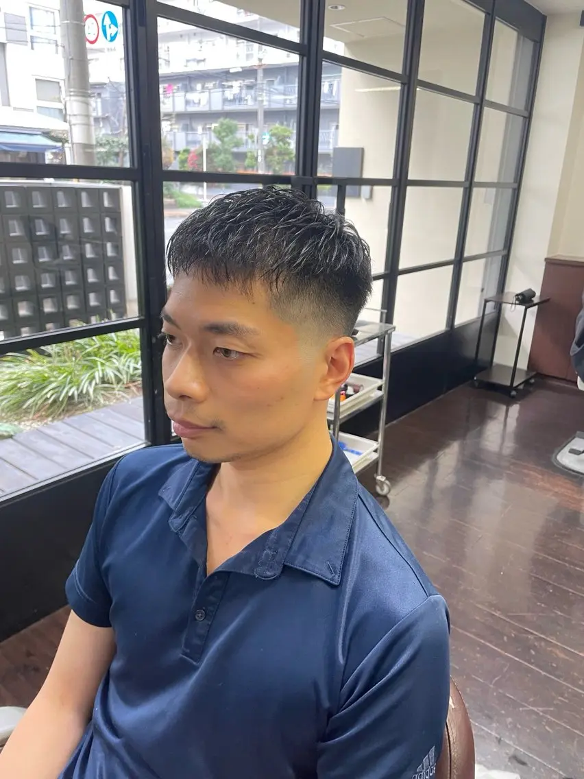 ショート 岡本 佳久のヘアスタイル