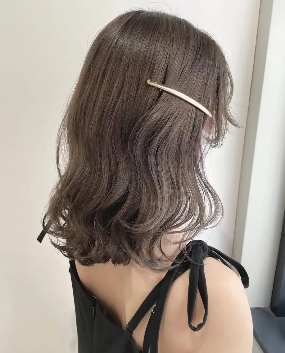 ミディアム カラー 梅田🩵/透明感 花音のヘアスタイル