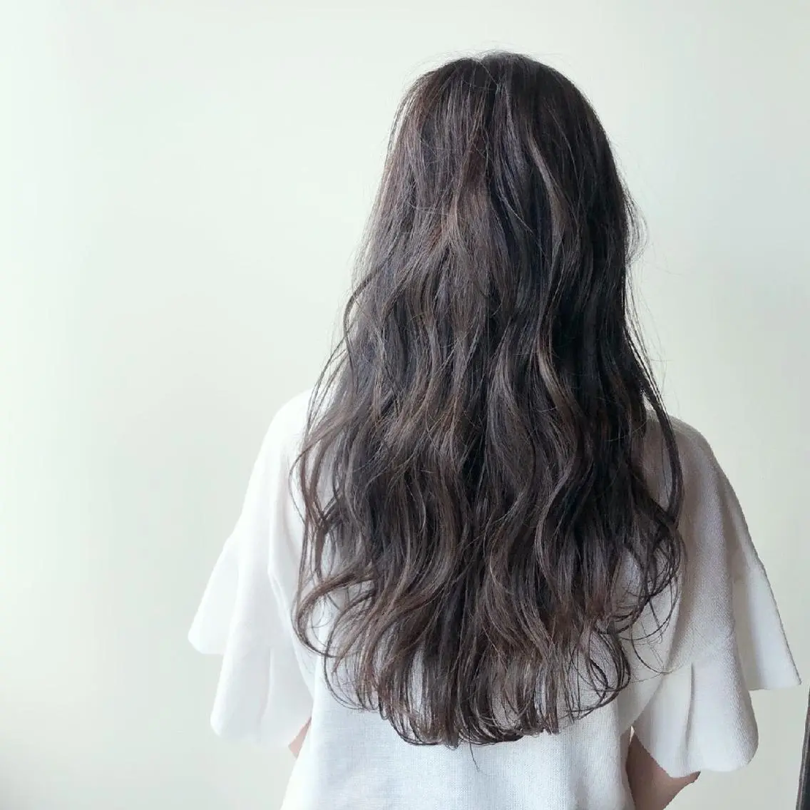 カラー セミロング 透明感カラー グレージュ 🌿ガクト 🌿艶髪透明感のヘアスタイル