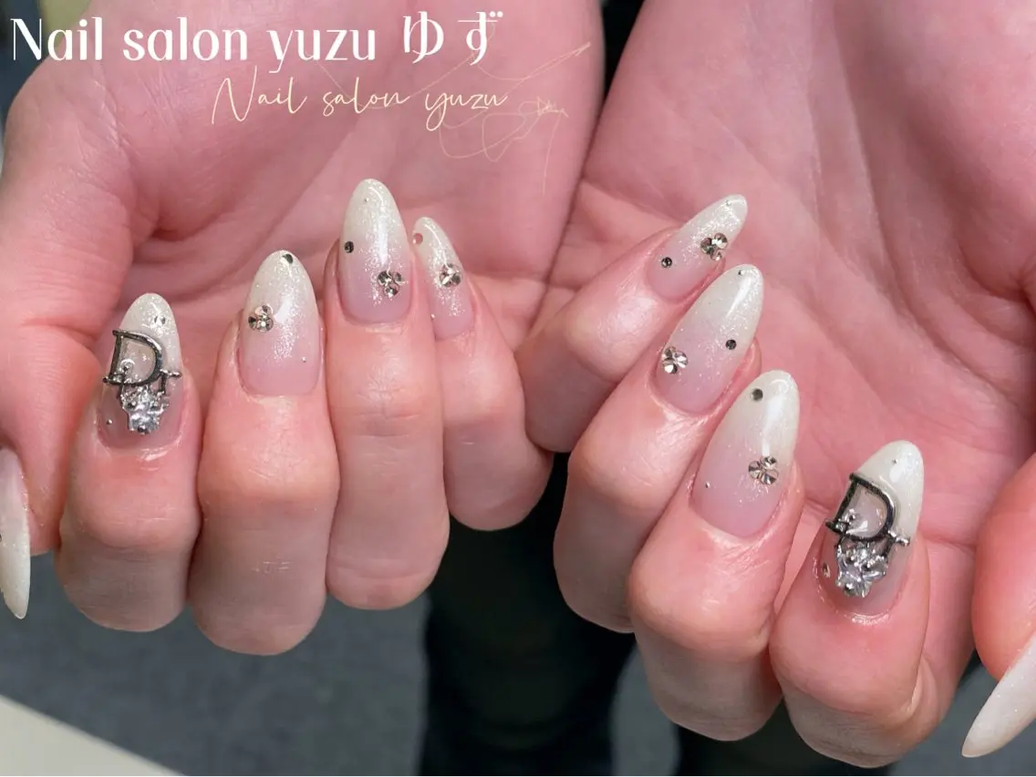 ネイル チークネイル 成人式 ドット フレンチネイル ジェルネイル ゆず- Nail Salonのネイルデザイン