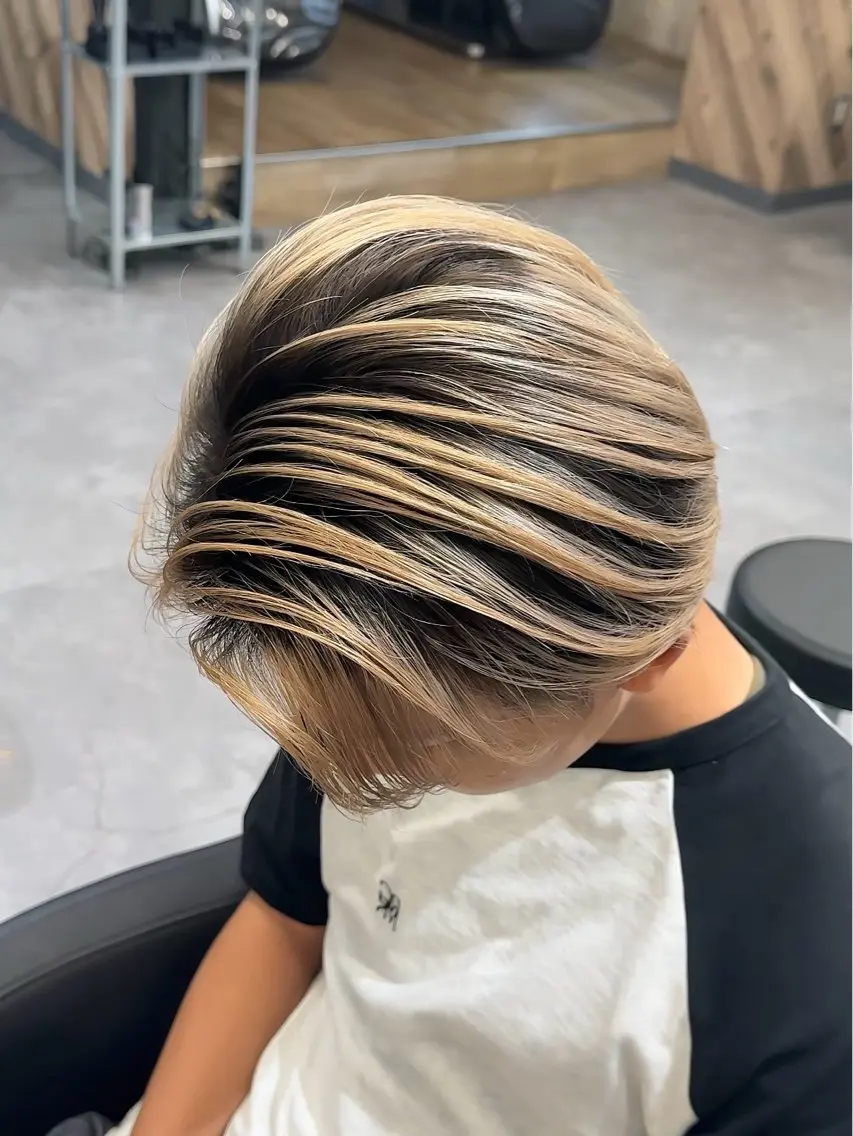 カラー メンズ コウノ ダイキのヘアスタイル