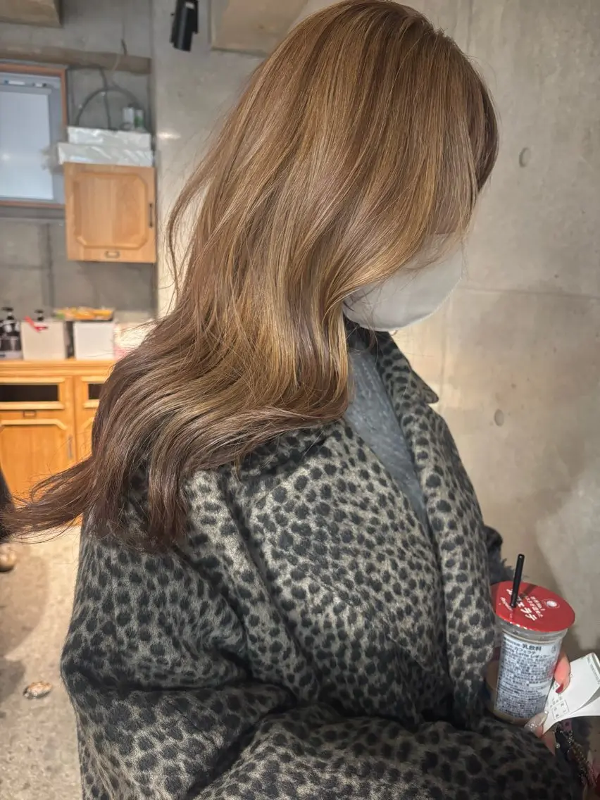 ロング カラー ブリーチ デザインカラー ダブルカラー ブリーチなしカラー カット ヘアカラー ブリーチカラーレイヤ ーカット🦋annaのヘアスタイル