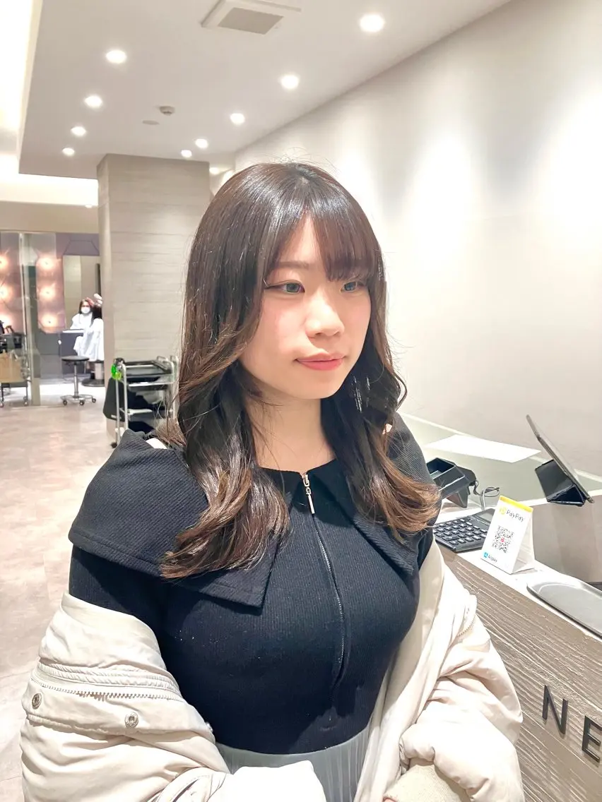セミロング くびれヘア レイヤーカット サキ🤍ハイトーン 🪩レイヤーカットのヘアスタイル