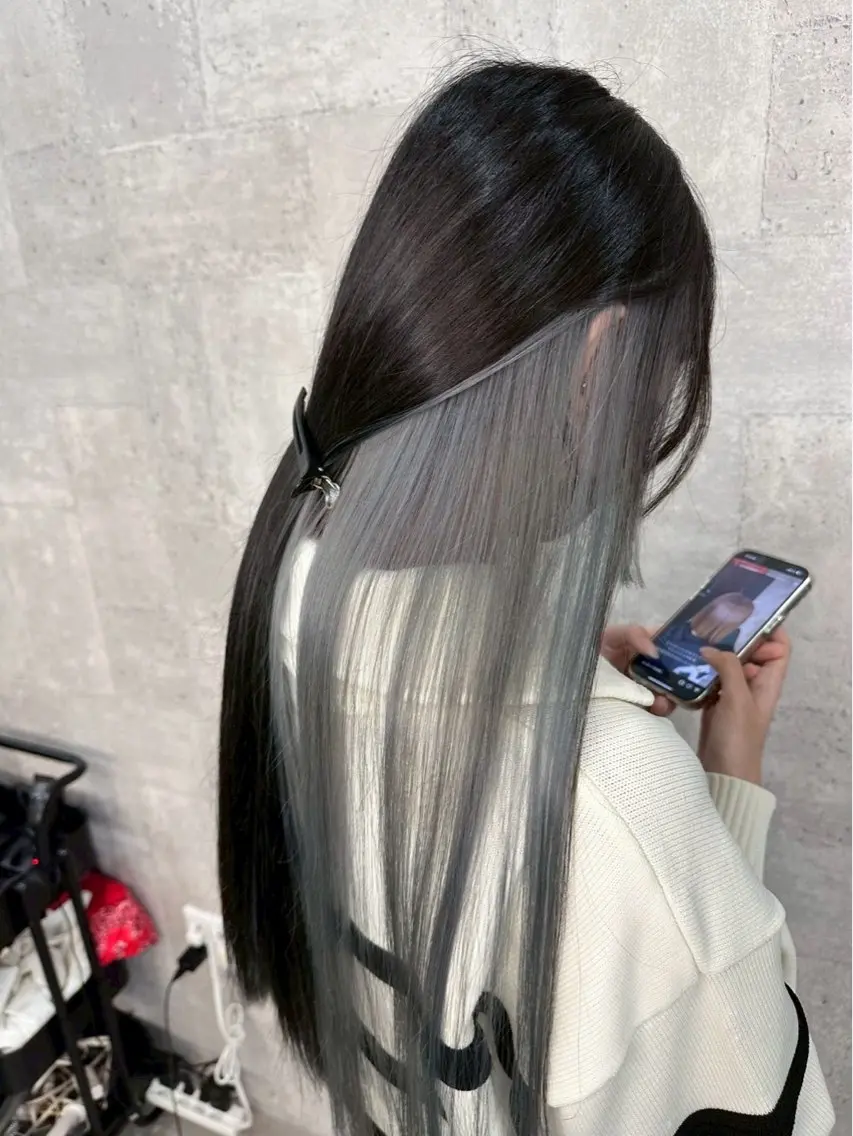 インナー・イヤリングデザインブリーチ＋カラー＋トリートメントの写真