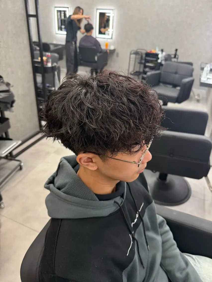 ショート カラー パーマ メンズ スペインカール カット メンズ特化 👑YUTAのヘアスタイル