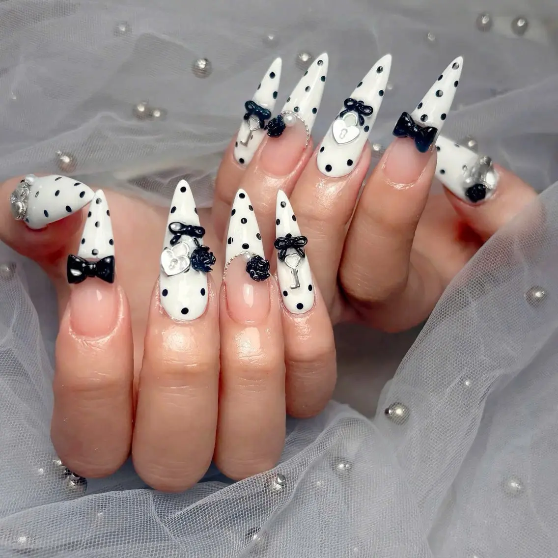 ネイル ハンドネイル HAPPI NAIL CALINのネイルデザイン