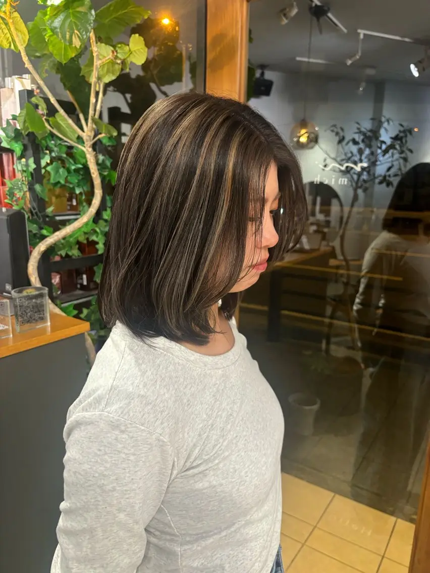 ミディアム カラー ハイライトカラー 顔まわりレイヤー 顔周りカット ハイライト レイヤーカット ヘアカラー 🐼 こゆきのヘアスタイル