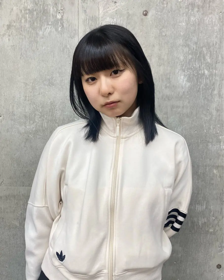 ミディアム カット ヘアカラー トリートメント 暖色カラー/オリーブ /ミニボブ/白柳美空のヘアスタイル