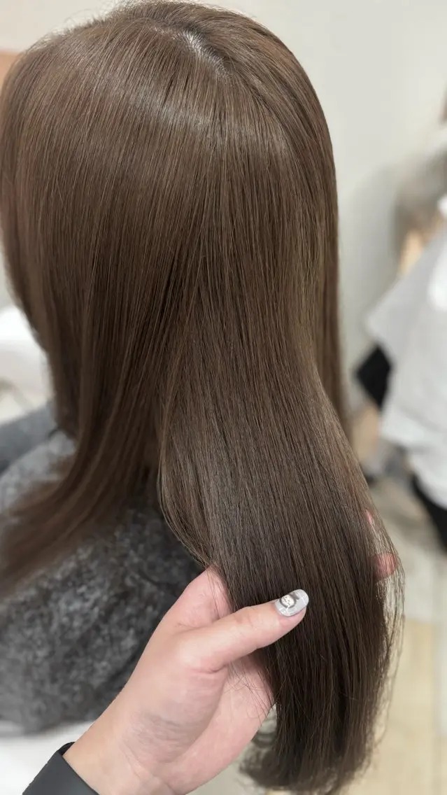 ロング カラー ブリーチ 透明感カラー グレージュ ブリーチなしカラー ヘアカラー 佐々木 彩芽のヘアスタイル