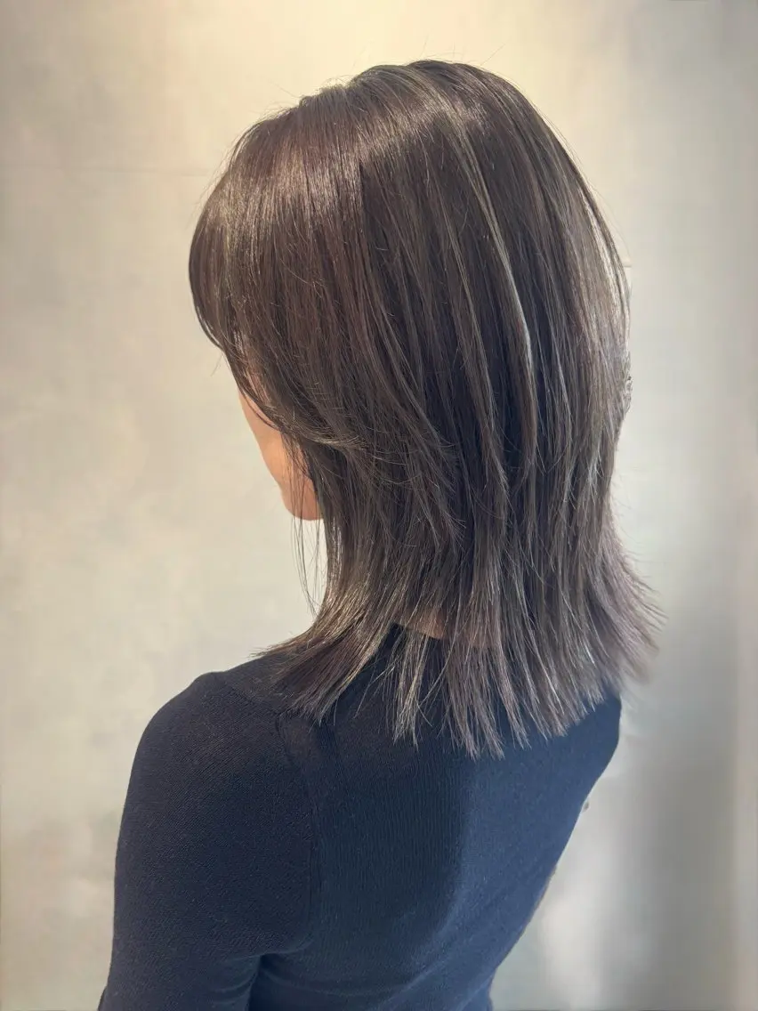 ミディアム カラー ミディアムレイヤー ハイライトカラー くびれヘア ハイライト レイヤーカット カット ヘアカラー トリートメント 清水 洋孝のヘアスタイル